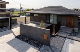 黒を基調とした平屋住宅とモダンな外構デザイン